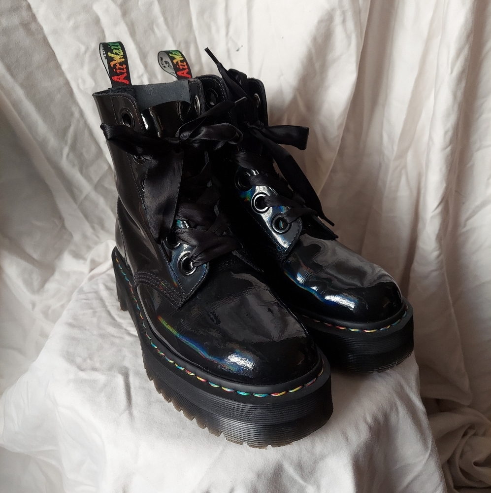 Dr. Martens Molly Rainbow Patent - Picture 2 of 6